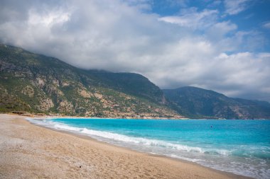 Sabahları Oludeniz plajı, Fethiye 'nin yanındaki plaj, Türkiye. Yüksek kalite fotoğraf