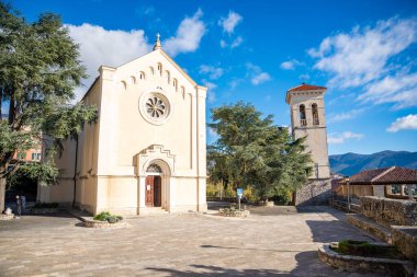 Herceg Novi, Karadağ - 3 Ocak 2025: Herceg Novi, Karadağ 'daki Ortodoks Başmelek Michael Kilisesi. Yüksek kalite fotoğraf