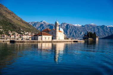 Karadağ 'da Perast yakınlarındaki Kayalıklar Kilisesi' nde. Boka Kotor Körfezi, Avrupa. - Evet. Yüksek kalite fotoğraf