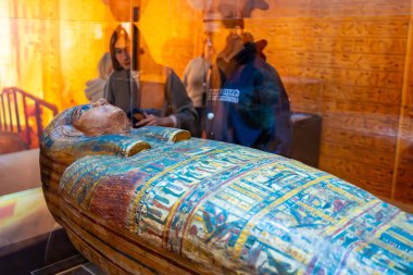 Prag, Çek Cumhuriyeti - 15 Ocak 2023: Prag 'da Tutankhamun Altın Hazinesi. Orijinal Sergi Tutankamon, Mezarı ve Hazineleri yazan Howard Carter, Çek Cumhuriyeti. Yüksek kalite fotoğraf