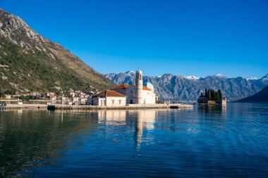 Karadağ 'da Perast yakınlarındaki Kayalıklar Kilisesi' nde. Boka Kotor Körfezi, Avrupa. - Evet. Yüksek kalite fotoğraf
