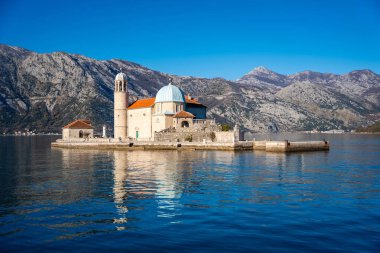 Karadağ 'da Perast yakınlarındaki Kayalıklar Kilisesi' nde. Boka Kotor Körfezi, Avrupa. - Evet. Yüksek kalite fotoğraf
