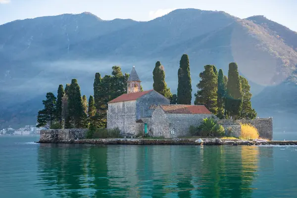  Karadağ 'ın Perast, Kotor körfezi yakınlarındaki St. George Adası' ndan görüntü. Yüksek kalite fotoğraf