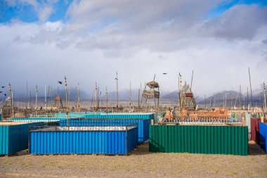 Kosh-Agach, Rusya - 8 Mayıs 2025: Kosh-Agach Altai Rusya 'daki Moğol mezarlığı. Yerel kültür mirası ve tarihi yansıtan geleneksel defin alanı. 