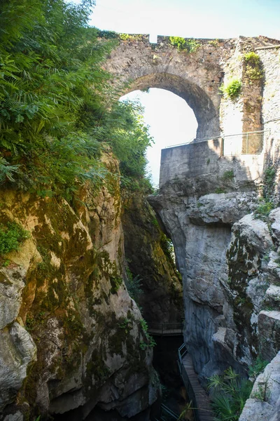 Κρυμμένες Γωνίες Των Ιταλικών Βουνών Δολομίτης Ποτάμια Πέφτει Βράχους — Φωτογραφία Αρχείου