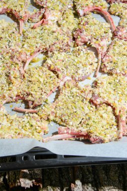 lamb ribs with pistachio crust