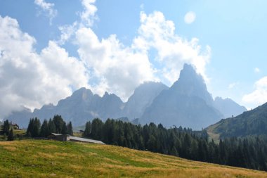 İtalyan Dolomiti 'nin panoramik görüntüsü