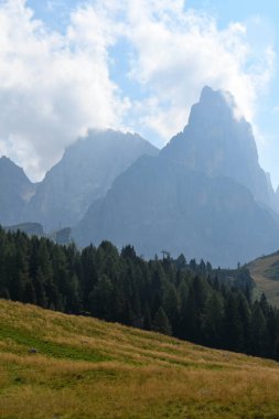 İtalyan Dolomiti 'nin panoramik görüntüsü
