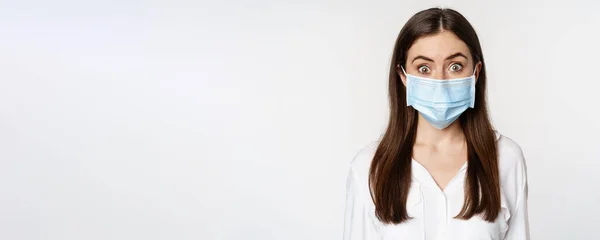 Covid Pandemic Concept Young Office Woman Wearing Medical Mask Coronavirus — Stockfoto