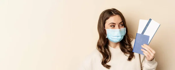 Travel Covid Pandemic Close Portrait Smiling Woman Medical Mask Showing — Stok fotoğraf