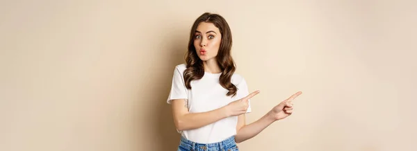 Stylish Young Caucasian Woman Smiling Pointing Fingers Left Showing Advertisement — Stockfoto
