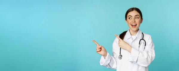 Portrait Smiling Medical Worker Girl Doctor White Coat Stethoscope Pointing — ストック写真