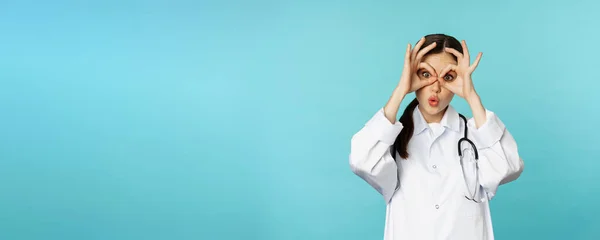 Funny Therapist Girl Doctor Showing Okay Binoculars Zero Gesture Eyes — Zdjęcie stockowe