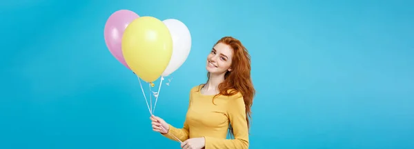 Portre Mutlu Genç Güzel Çekici Dişileştirilmiş Kız Renkli Parti Balon — Stok fotoğraf
