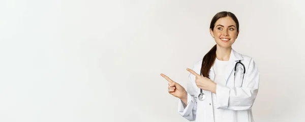 Portrait Smiling Young Woman Doctor Healthcare Medical Worker Pointing Fingers — Stok fotoğraf