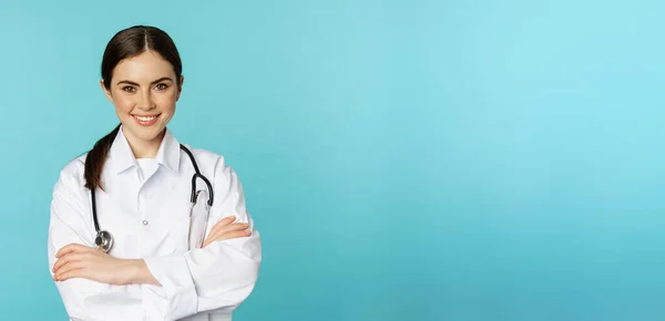 Concepto Personal Médico Médicos Joven Doctora Sonriente Trabajadora Salud Con — Foto de Stock