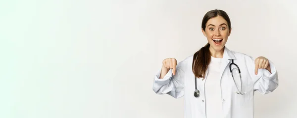 Portrait Happy Female Doctor Pointing Fingers Smiling Demonstrating Promo Offer — Foto de Stock