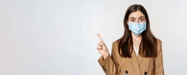 Coronavirus People Concept Portrait Business Woman Workplace Wearing Face Mask — Zdjęcie stockowe