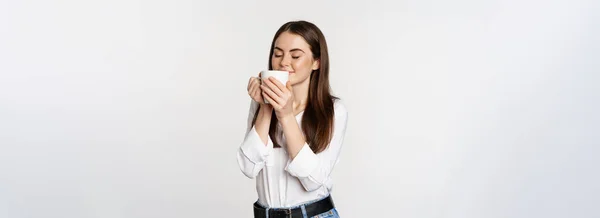 Smiling Office Woman Drinking Coffee Drink Mug Satisfaction Pleasure Standing — Foto Stock