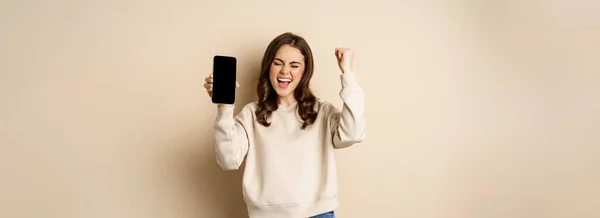 Happy Woman Winning Showing Smartphone Screen Shouting Joy Fist Pump — Foto de Stock