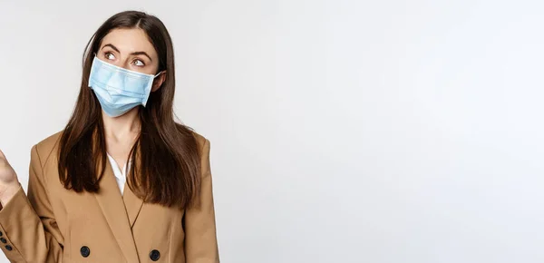 Coronavirus People Concept Portrait Business Woman Workplace Wearing Face Mask — Stockfoto