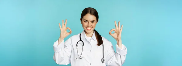 Smiling Woman Doctor Professional Medical Worker Showing Okay Sign Approval — ストック写真
