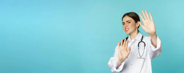 Image Woman Doctor Cringe Looking Dislike Aversion Rejecting Saying Stay — Φωτογραφία Αρχείου