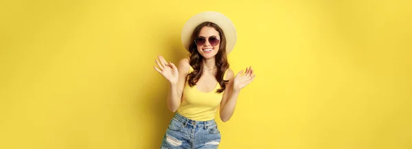 Happy Sexy Young Woman Vacation Wearing Straw Hat Sunglasses Laughing —  Fotos de Stock