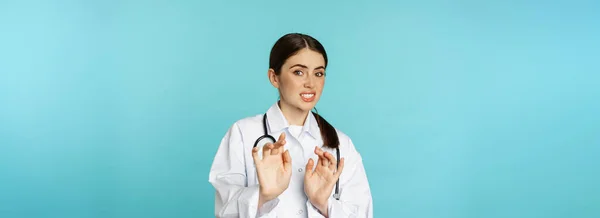 Image Woman Doctor Cringe Looking Dislike Aversion Rejecting Saying Stay — Stock Fotó