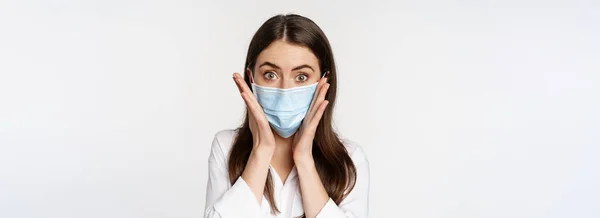 Covid Pandemic Concept Young Office Woman Wearing Medical Mask Coronavirus — Stockfoto