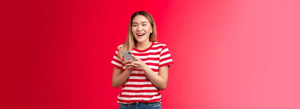 Happy Cheerful Asian Blond Girl Laughing Using Smartphone Girl Hold — Stock Photo, Image