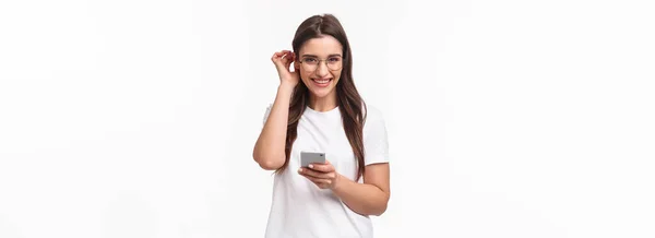 Comunicação Tecnologia Conceito Estilo Vida Mulher Caucasiana Bonito Adorável Shirt — Fotografia de Stock