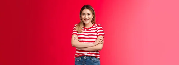 Amistoso Feliz Entusiasta Lindo Rubio Asiático Chica Mirada Cámara Sonriente —  Fotos de Stock