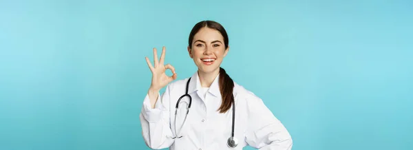 Portrait Satisfied Smiling Medical Worker Woman Doctor Showing Okay Zero — Zdjęcie stockowe
