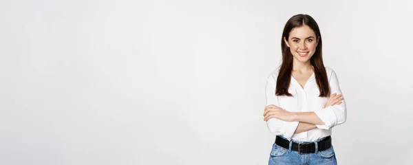 Smiling Young Businesswoman Female Entrepreneur White Shirt Cross Arms Chest — Stockfoto
