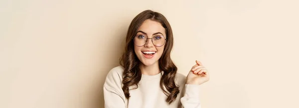 Close Portrait Stylish Brunette Woman Glasses Laughing Smiling Posing Eyewear — Zdjęcie stockowe