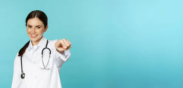 Junge Professionelle Ärztin Medizinisches Personal Zeigt Okay Null Geste Und — Stockfoto