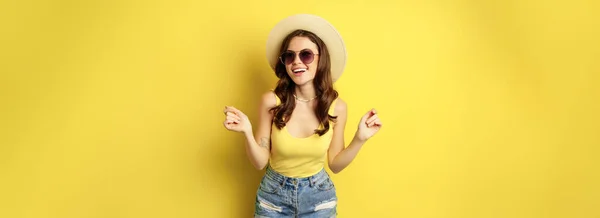 Stylish Girl Straw Hat Tank Top Ready Summer Going Vacation — Stock Fotó