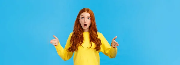 Woman Impressed Enourmous Size Present Wondered Amused Good Looking Redhead — Stock Photo, Image