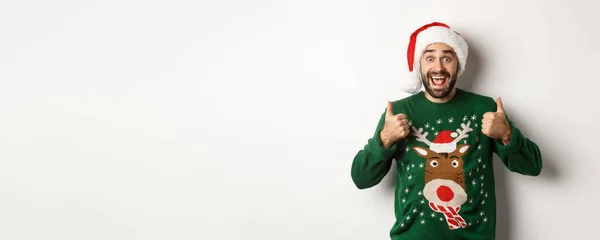 Рождественские Праздники Празднование Вечеринка Концепции Счастливый Бородатый Парень Шляпе Санты — стоковое фото