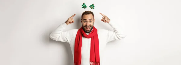 Vacances Noël Homme Excité Célébrant Les Vacances Hiver Portant Accessoire — Photo
