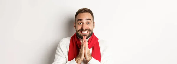 Noel Tatili Beared Man Iyilik Isteyen Yakın Plan Dua Gülümseme — Stok fotoğraf
