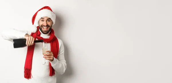 Рождественская Вечеринка Праздник Концепция Счастливый Бородатый Мужчина Санта Шляпе Шрамах — стоковое фото