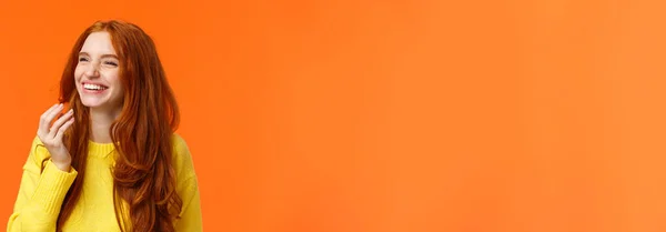 Отдых Отпуск Позитив Современная Хипстерская Рыжеволосая Девушка Весело Проводит Время — стоковое фото