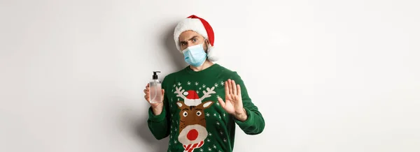 Concept Covid Christmas Holidays Man Face Mask Santa Hat Stop — Stock Photo, Image