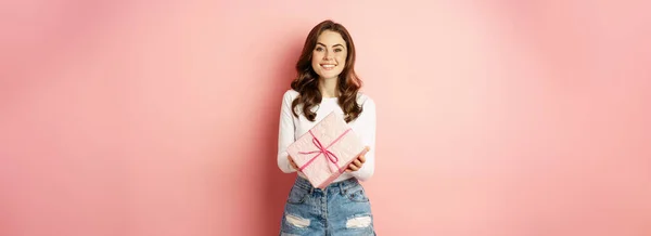 Celebration Holidays Happy Beautiful Girl Holding Gift Wrapped Present Smiling — Stock fotografie