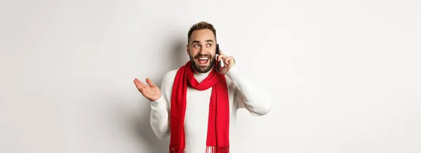 Homem Barbudo Feliz Desejando Feliz Natal Telefone Chamando Alguém Falando — Fotografia de Stock