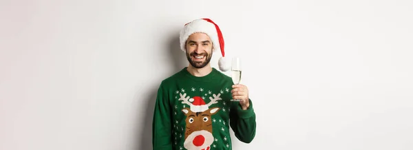 Kerstfeest Feestdagen Concept Gelukkig Man Santa Hoed Trui Glimlachend Het — Stockfoto