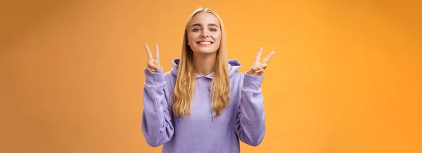 Lifestyle Vreedzaam Blij Aantrekkelijk Blond Europees Jong Vrouw College Student — Stockfoto