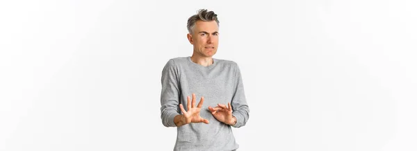 Retrato Homem Meia Idade Relutante Evitando Algo Ruim Apertando Mãos — Fotografia de Stock